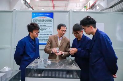 “寧送外賣不進(jìn)工廠”已成過(guò)去？應(yīng)屆畢業(yè)生揭秘 高端制造業(yè)的機(jī)電一體化專業(yè)真香